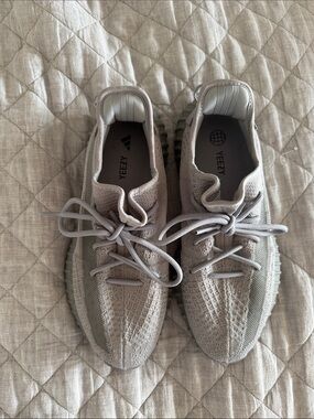 Yeezy Boost 350 V2 Light Gray Sneakers